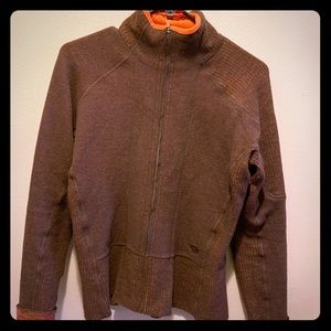 Mountain Hardwear cardigan in brown. Size Med. Guc